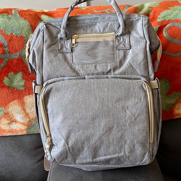 Realer Diaper Bag - Picture 1 of 4